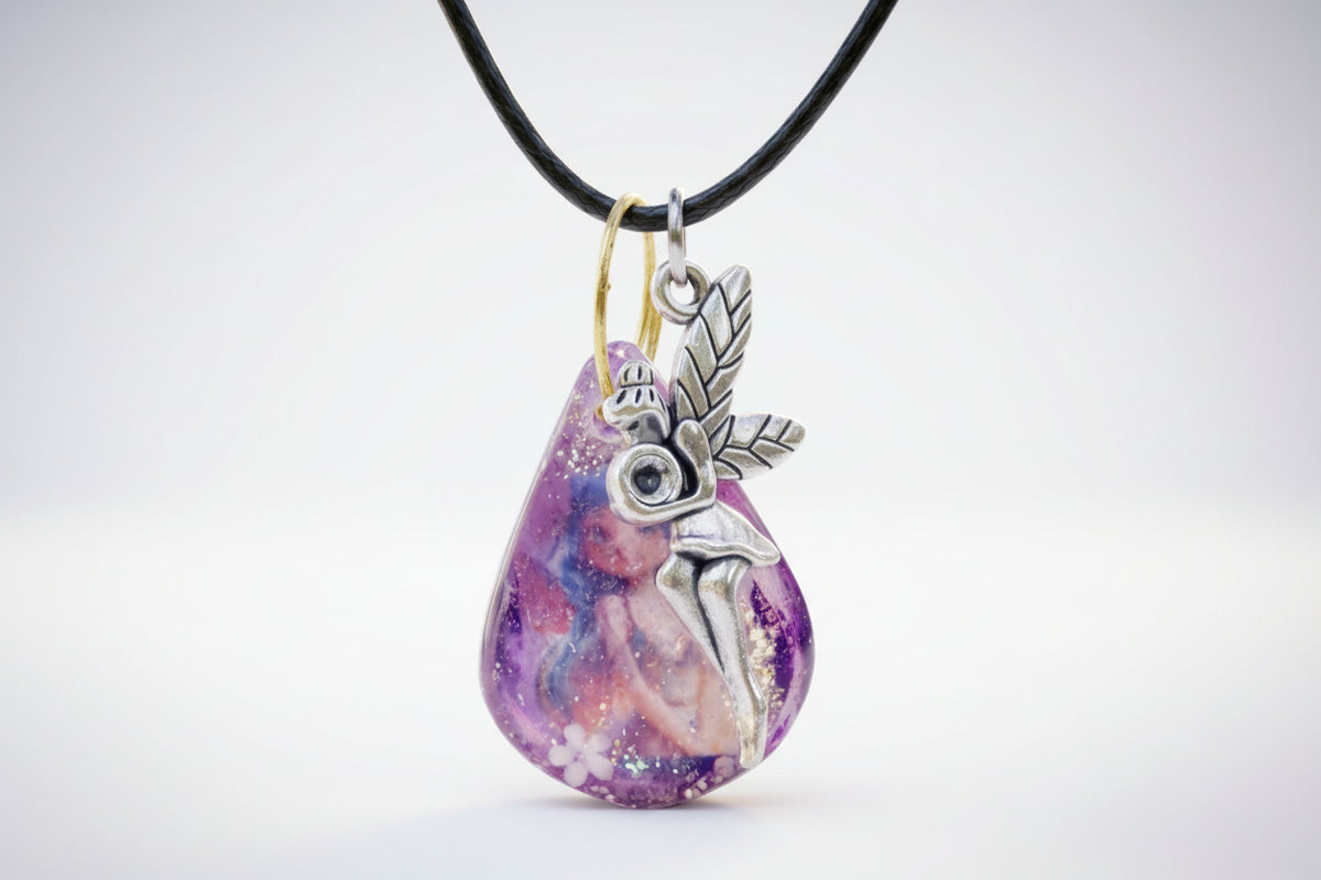 Collier Pendentif Goutte Fée en Résine – Fait Main