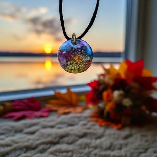 Collier artisanal en résine multicolore effet bulles arc-en-ciel, fait main Québec
