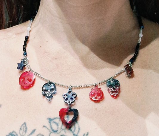 Collier Gothique Tête de Mort – Perles & Pampilles