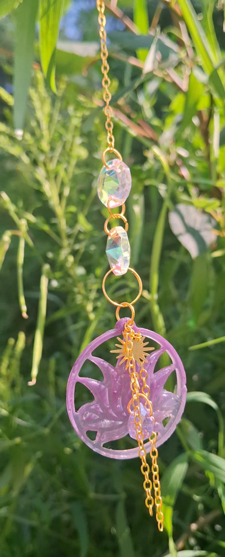 Attrape-soleil / Suncatcher – Fleur de lotus & 2 cristaux | Voiture, sac, déco fait main Québec