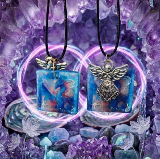 Pendentif Carré Dragon Bleu & Ange en Résine – Fait Main